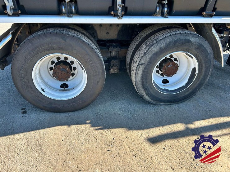 2019-freightliner-114sd-image-27