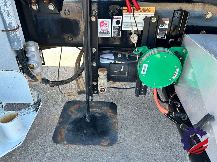 2020-peterbilt-567-image-78