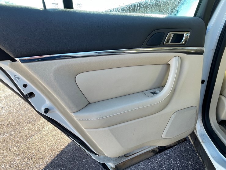 #2759-•-2010-lincoln-mks-(has-nm-title)-image-21