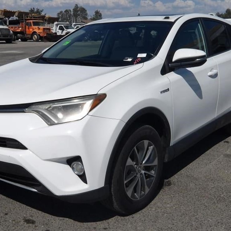 2016 TOYOTA RAV4 XLE