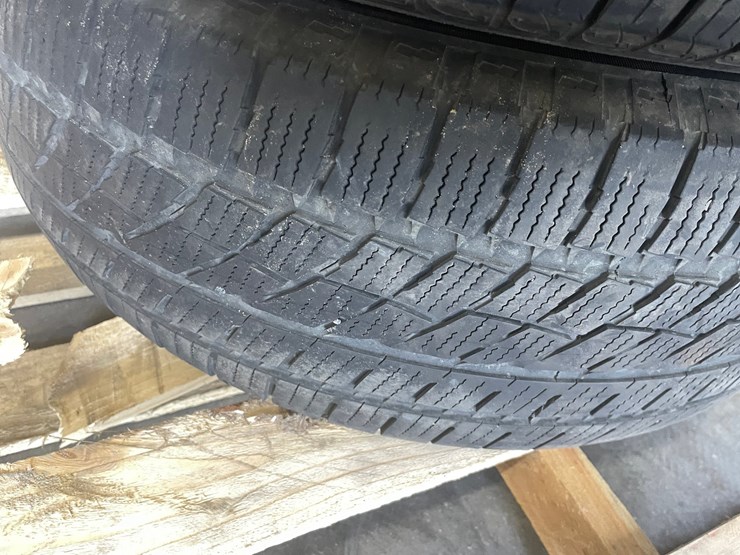 #3026-•-(3)-toyo-celsius-ii-18"-tires-image-9