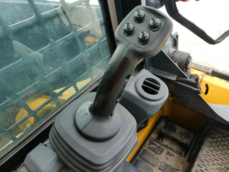2024-deere-317g-image-13