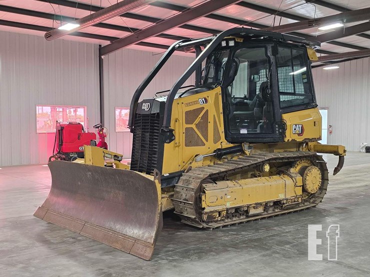 2022-caterpillar-d1-image-1