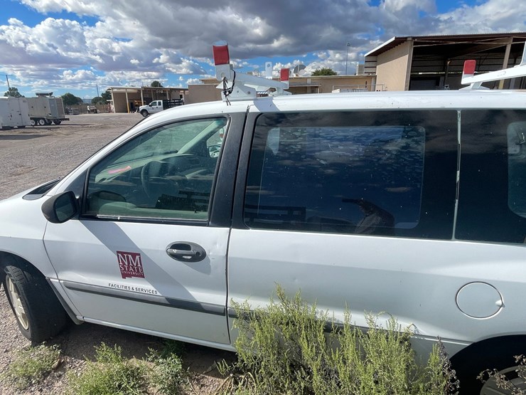 #2774-•-2001-ford-aerostar-van-(has-nm-title)(offsite-at-nmsu)-image-8