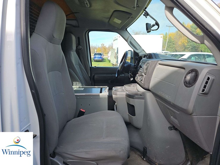 2011-ford-cargo-image-30
