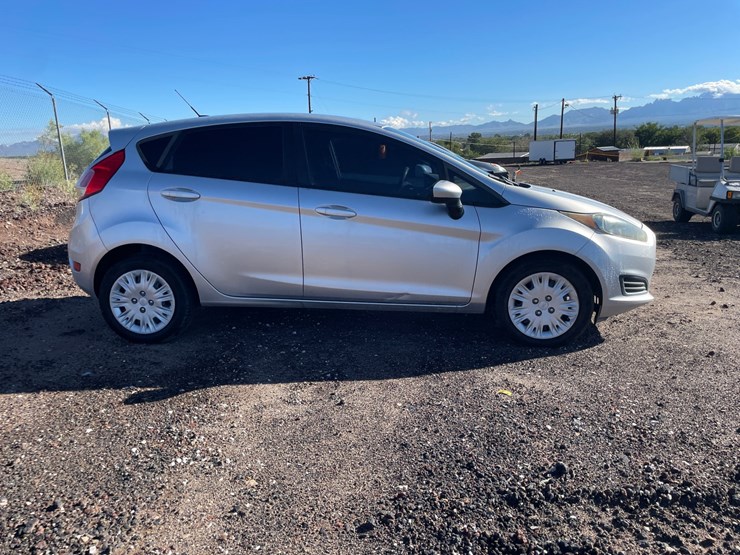 #2761-•-2016-ford-fiesta-passenger-car-(title-in-delay)-image-4