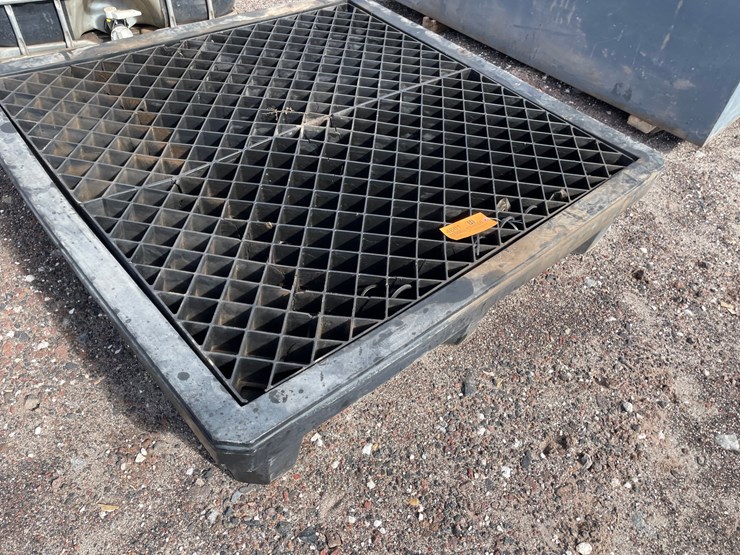 #4661-•-spill-containment-pallet-image-2