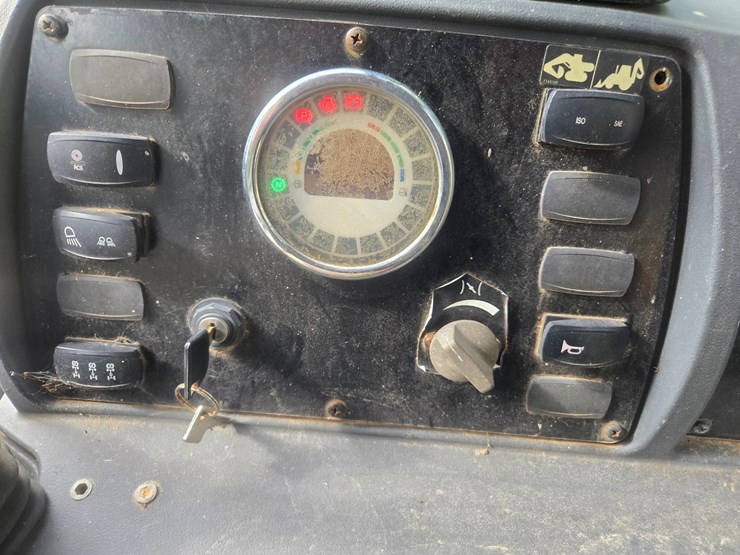 terex-tlb840r-image-38