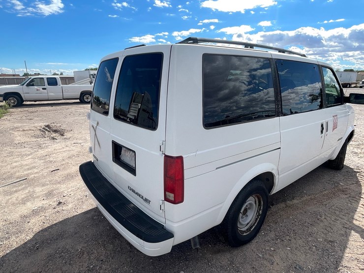 1999-chevrolet-astro-image-18