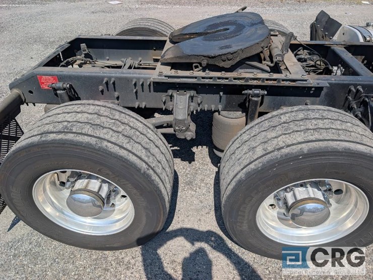 2018-volvo-10-image-6