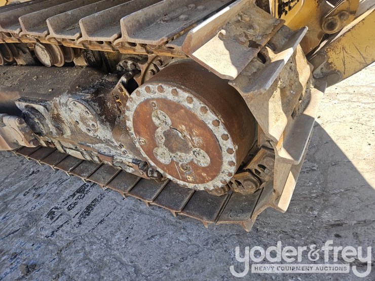 2010-caterpillar-d7e-image-24