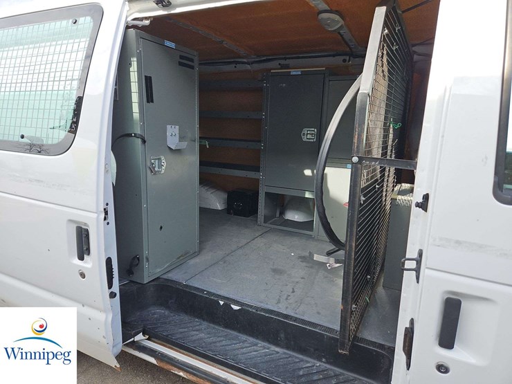 2011-ford-cargo-image-26
