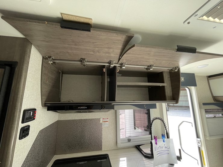 #2824-•-2022-lance-travel-trailer,-(has-new-mexico-title)-image-41