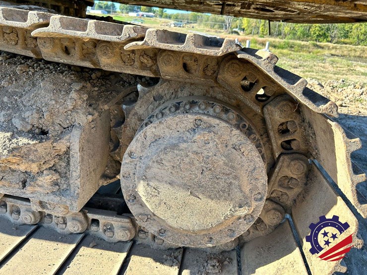 2018-caterpillar-320-image-39