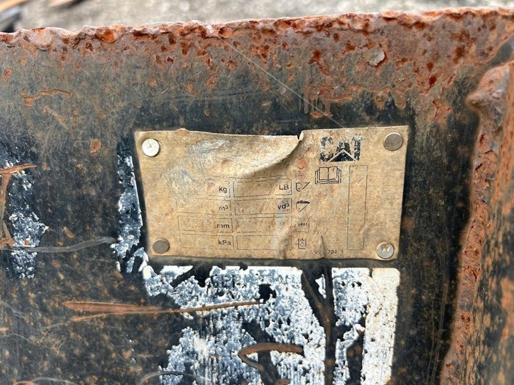 caterpillar-74”-skid-steer-bucket-image-5