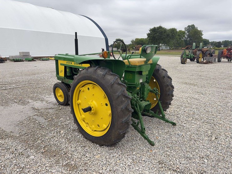 1957-john-deere-520-image-3