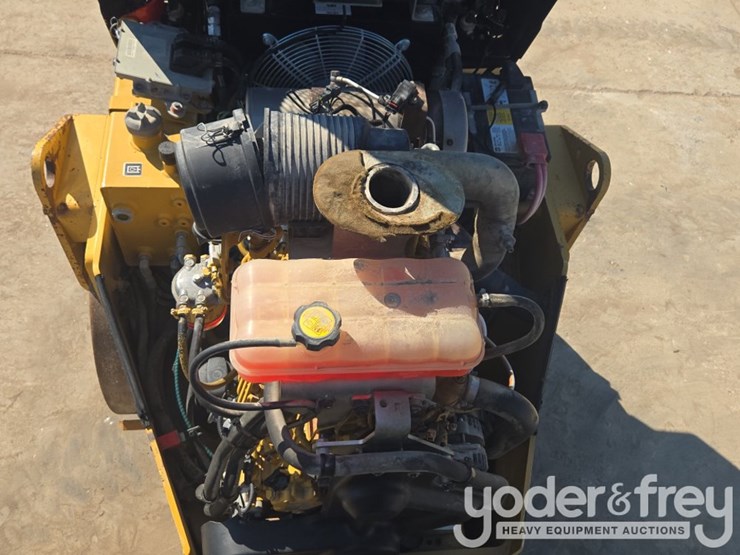 2018-caterpillar-cb34b-image-21