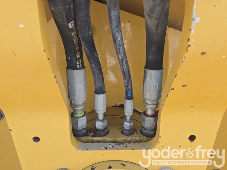 2018-caterpillar-cb34b-image-19