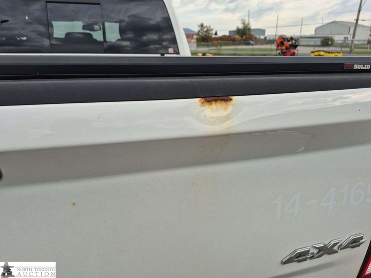 2014-dodge-1500-image-24