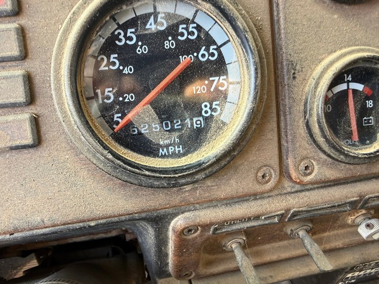 2003-freightliner-fld120-image-206