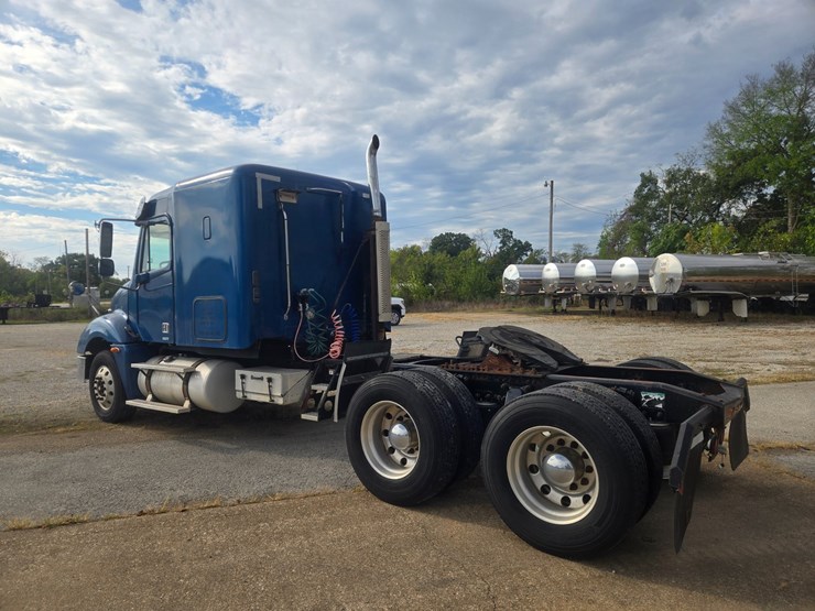 2006-freightliner-columbia-120-image-9