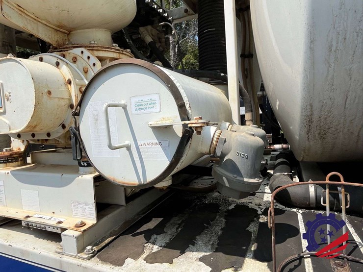 2009-international-sf637-t/a-hydrovac-truck-image-30