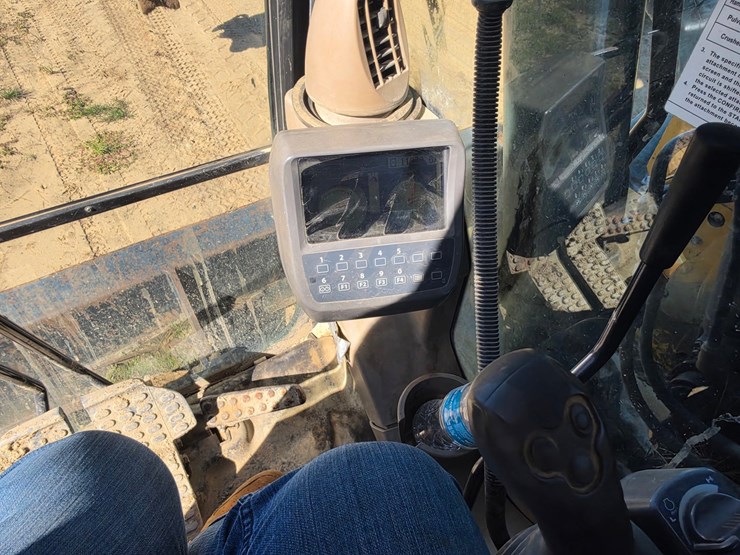 2011-deere-135d-image-28