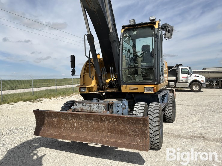 2011-deere-220dw-image-14