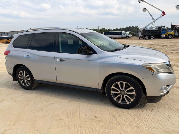 2015-nissan-pathfinder-image-4