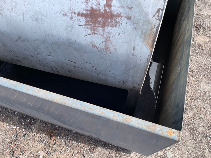 #4664-•-oil-tank-in-containment-bin-image-9