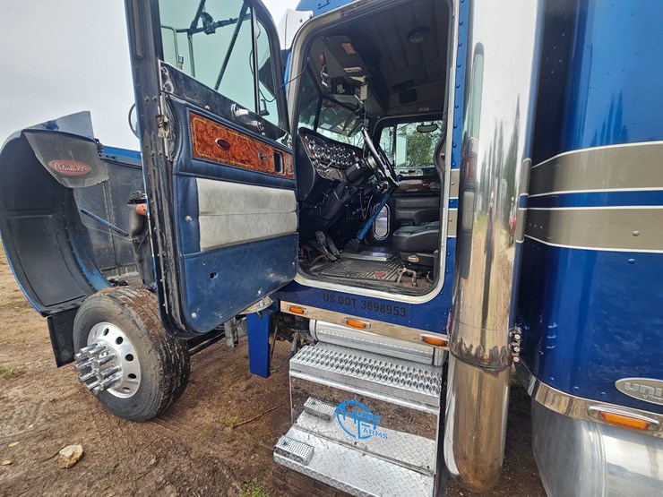 2001-peterbilt-379-image-45