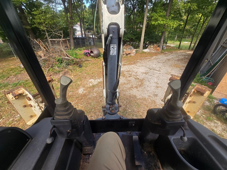 terex-tlb840r-image-48