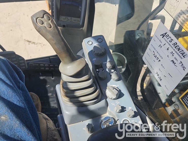 2015-deere-135g-image-33