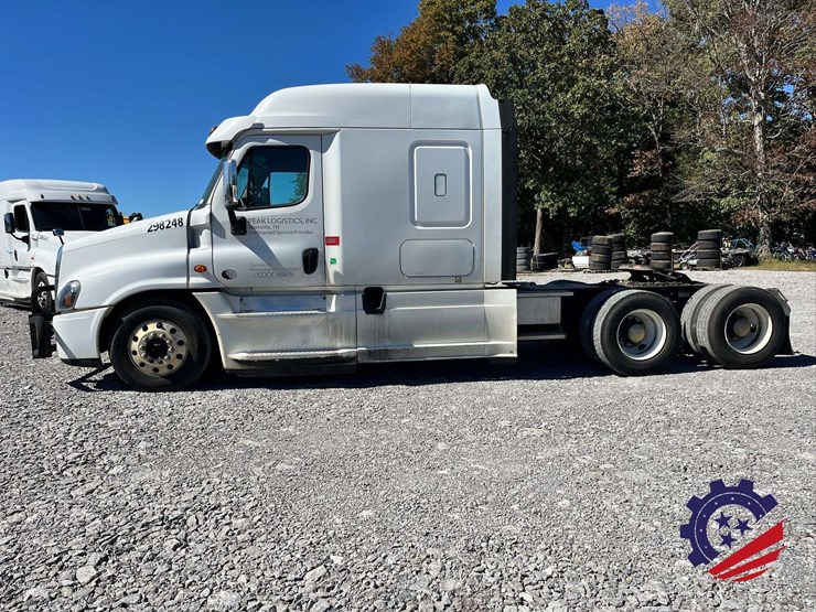 2018-freightliner-cascadia-t/a-truck-tractor-image-2