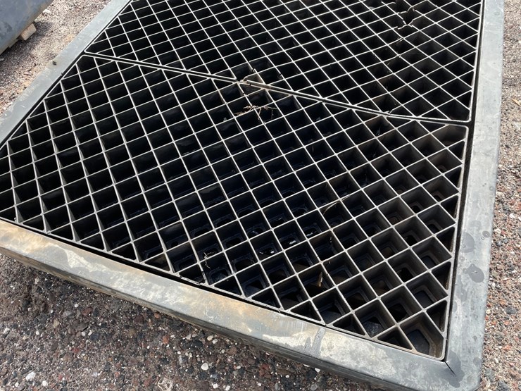 #4661-•-spill-containment-pallet-image-4