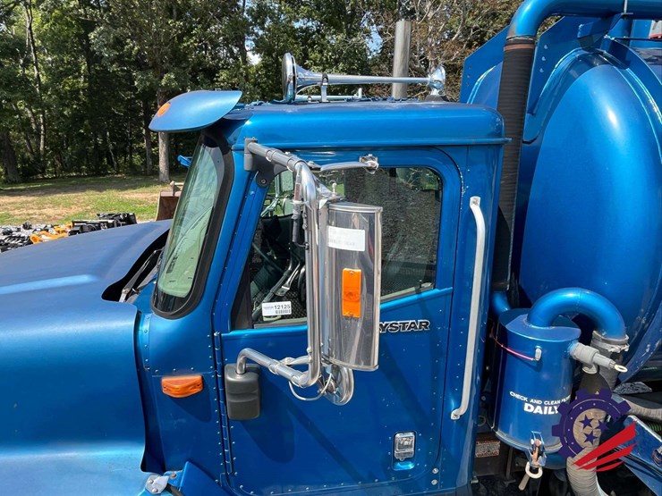 2011-international-paystar-tri-axle-hydrovac-truck-image-20