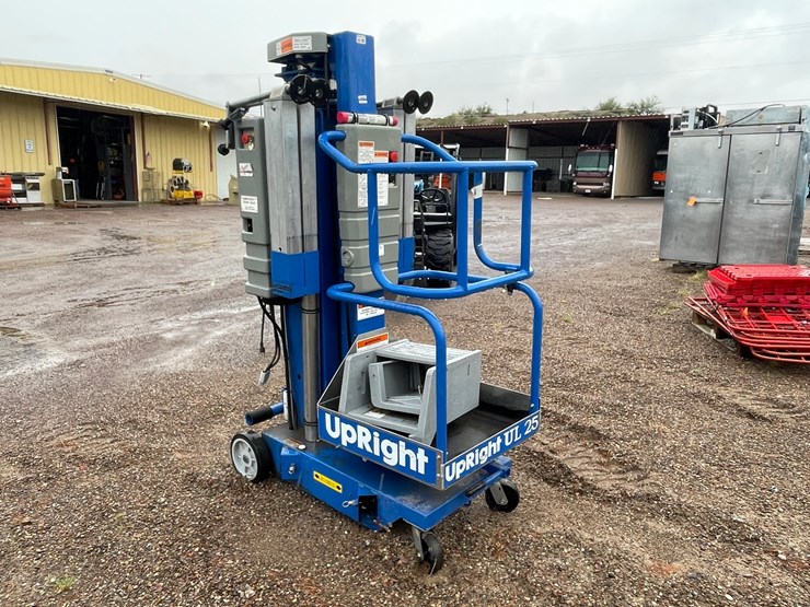 #4647-•-upright-25'-personnel-lift-image-6