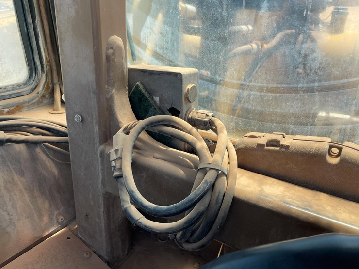 2003-caterpillar-613c-image-61