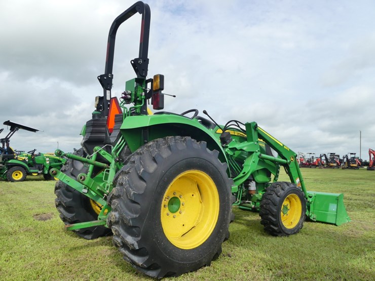 john-deere-4044m-image-3