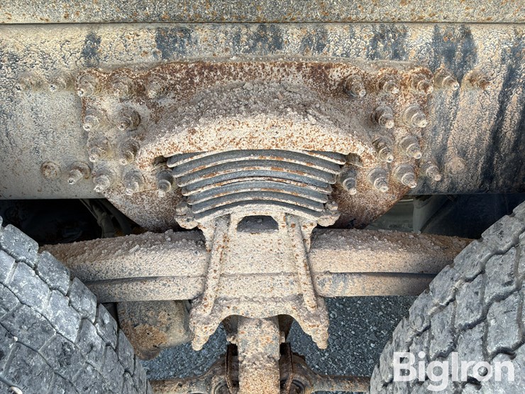 2015-freightliner-114sd-image-16