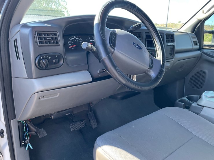 2003-ford-excursion-image-43