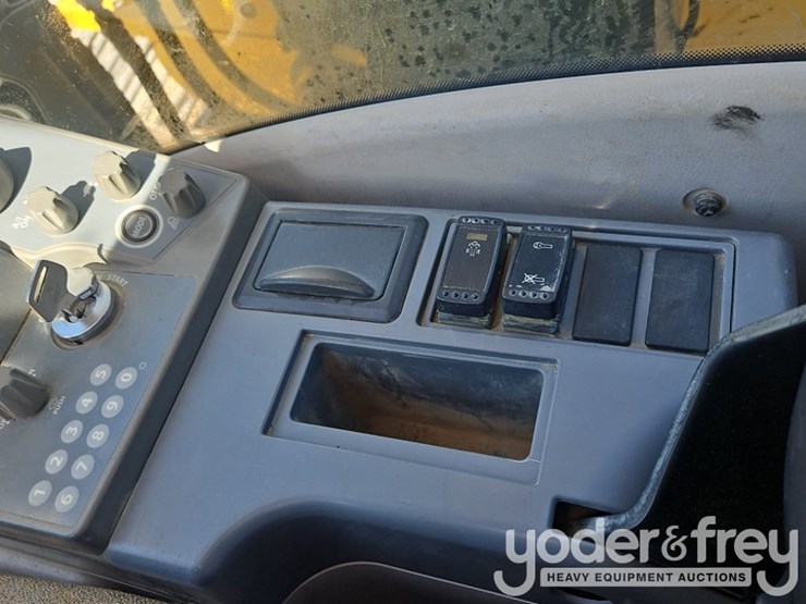 2015-deere-135g-image-34