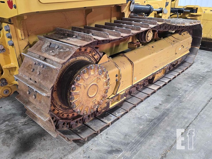 2021-caterpillar-d2-image-34