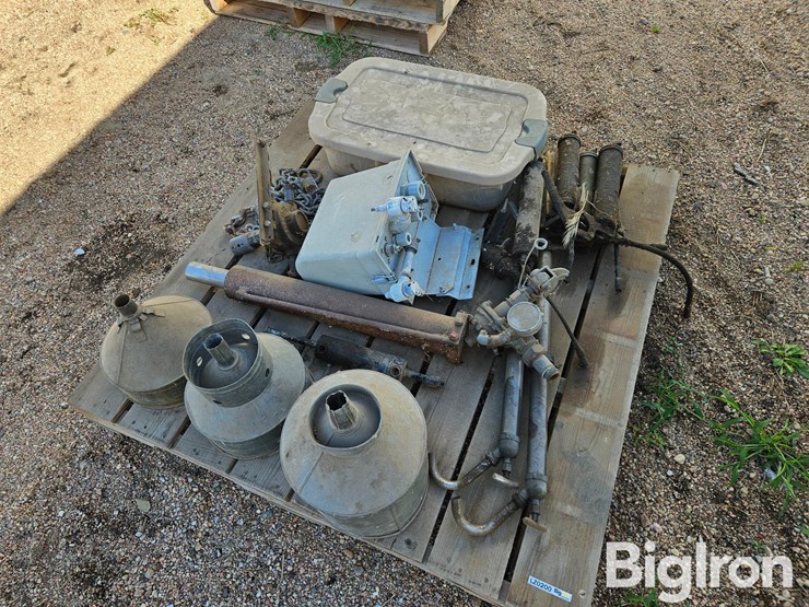 electric-grease-gun,-hydraulic-cylinder-and-other-items-image-1
