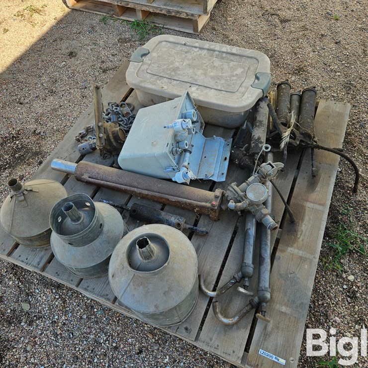 Electric Grease Gun, Hydraulic Cylinder And Other Items