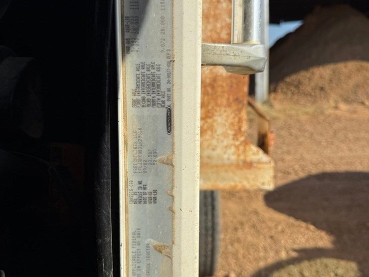 2003-freightliner-fld120-image-73