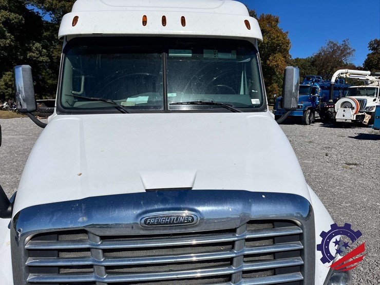 2018-freightliner-cascadia-t/a-truck-tractor-image-10