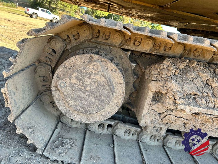2018-caterpillar-320-image-45