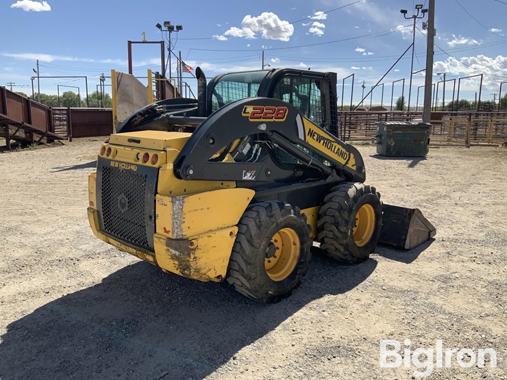 2020-new-holland-l228-image-5