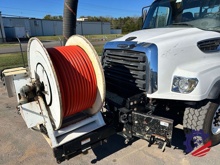 2019-freightliner-114sd-image-9